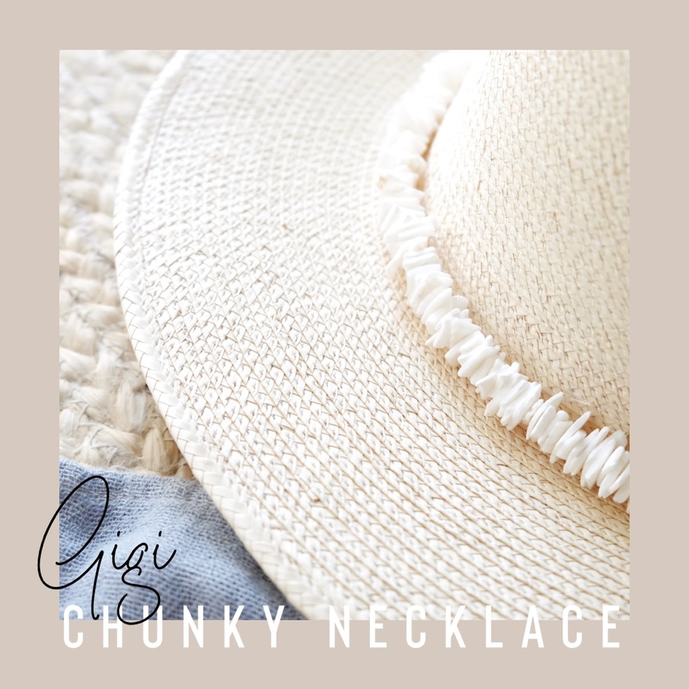 “Gigi” Chunky Shell Necklace - Picture 1 of 3